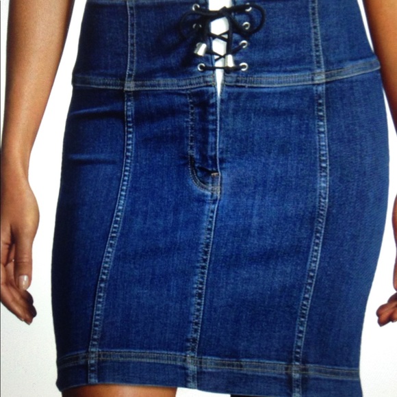 Reduced Super Cute Corset Mini - Picture 2 of 2